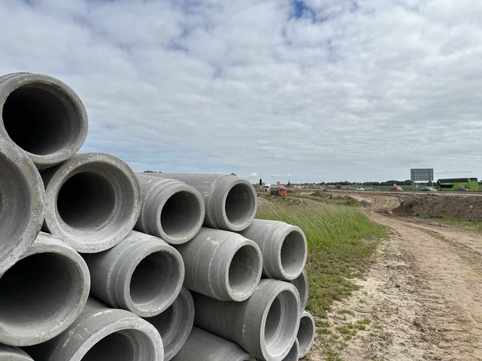 Rør og brønde, udvidelse af motorvej | CRH Products - belægning, fliser ...